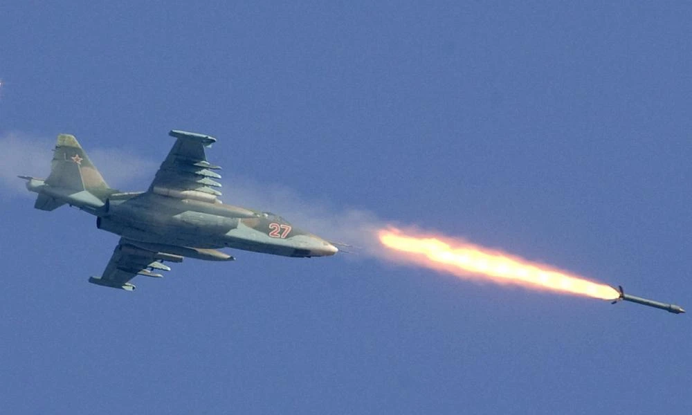 Ρωσικά Su-25 επιτίθονται σε χερσαίους στόχους